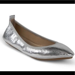 Yosi Samra
Vienna Silver Leather Pointed Toe Flat